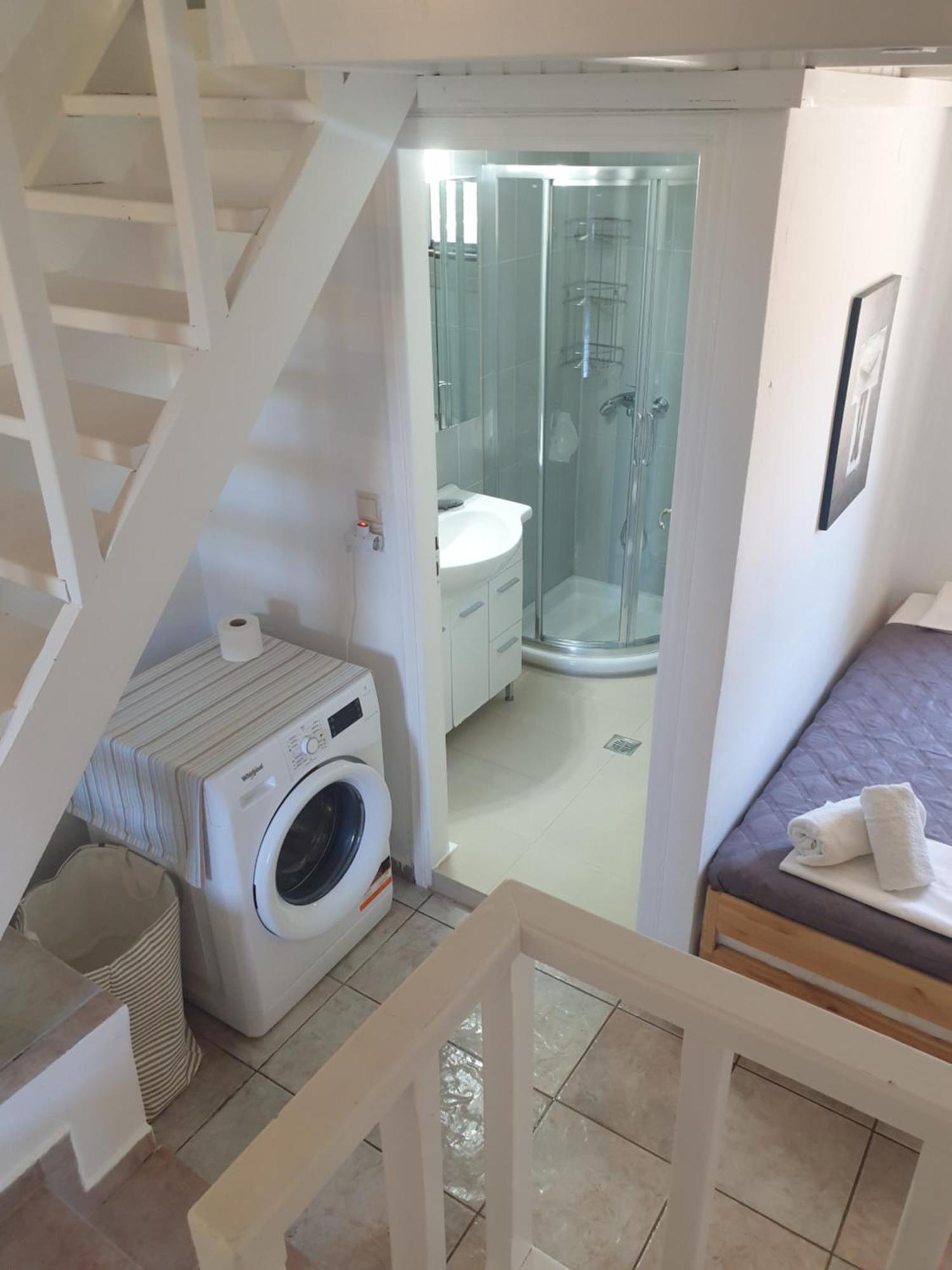 Aeolus Pool Apts 古卡斯特隆 外观 照片